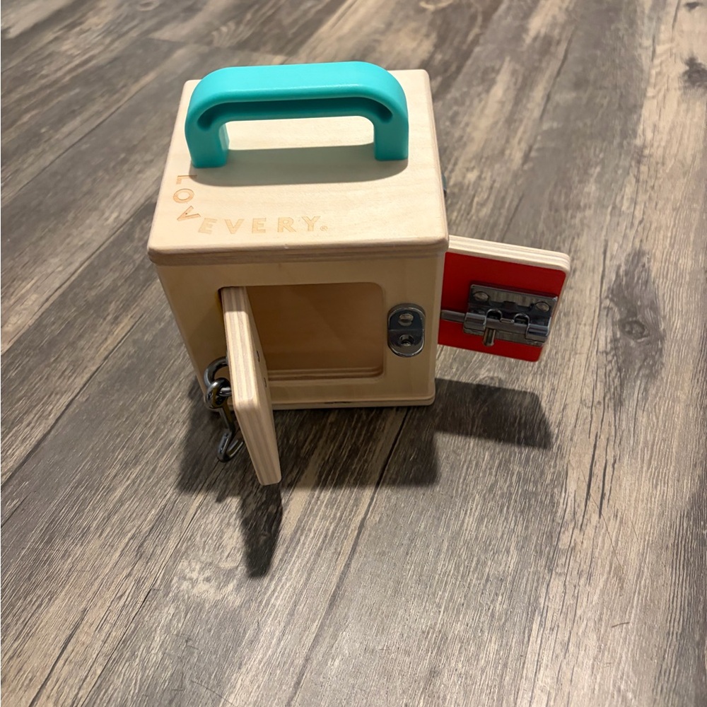 Lovevery Science Play Set / Wooden Lock Box/Mirror - Picture 3 of 4